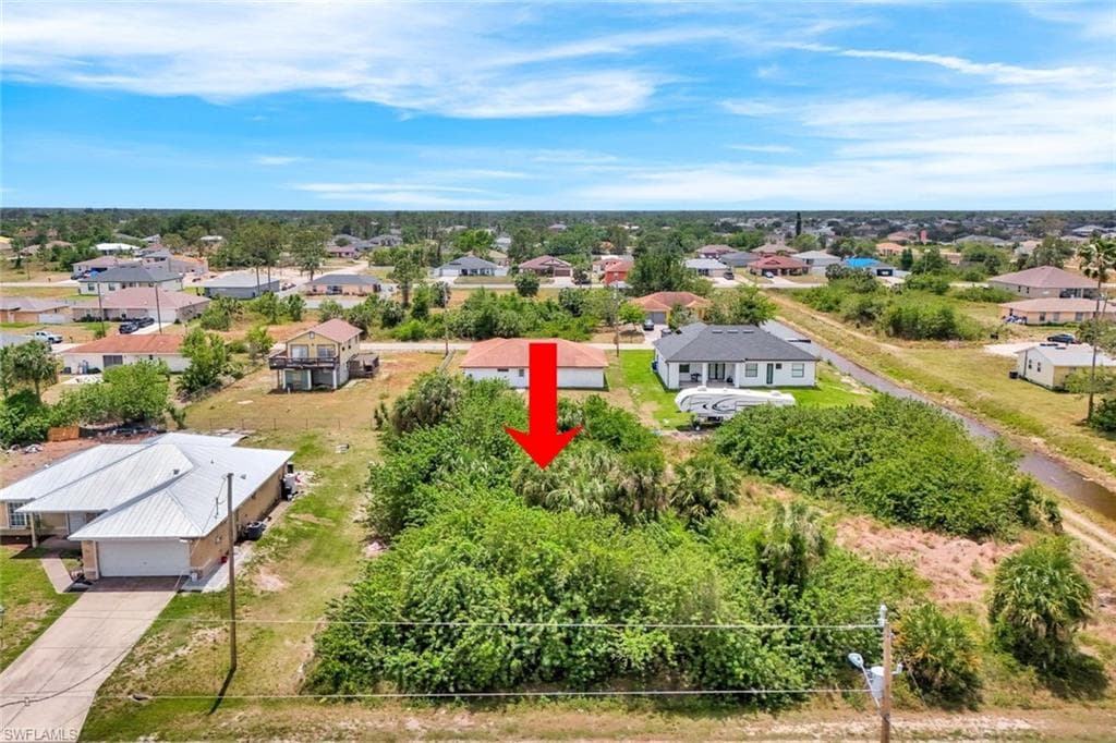 3915 21st ST SW LEHIGH ACRES, FL 33976
