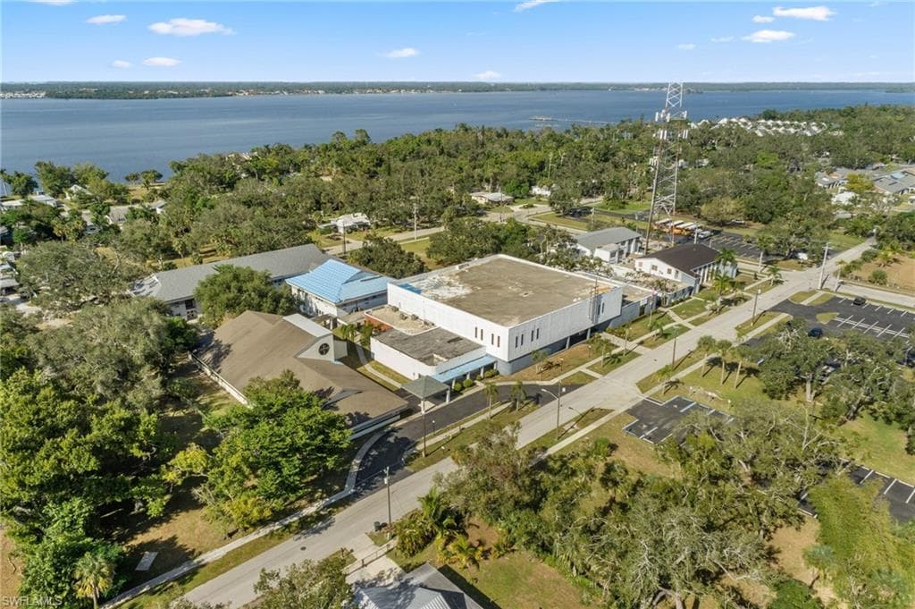 940 Tarpon ST FORT MYERS, FL 33916