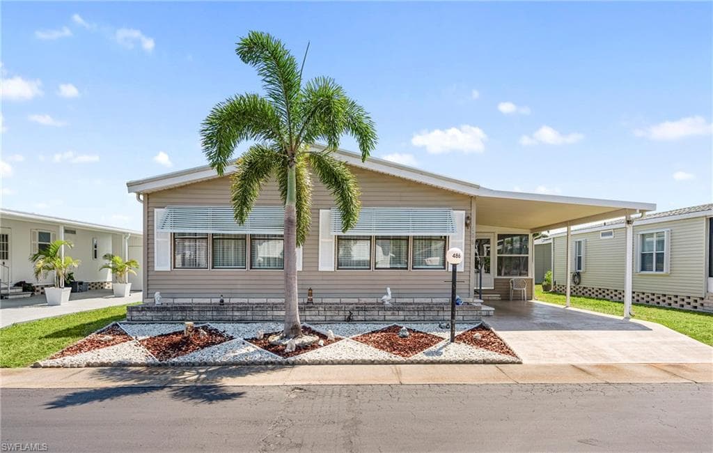 486 Horizon DR NORTH FORT MYERS, FL 33903