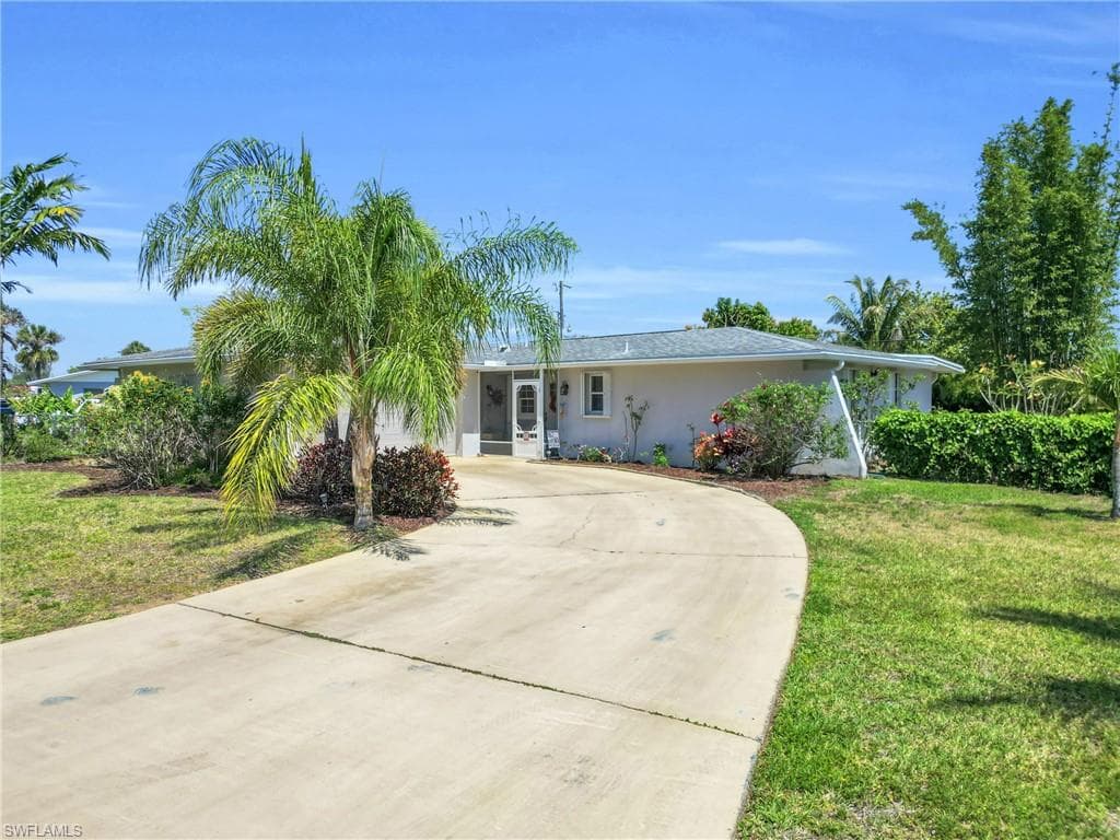 1514 Canal ST LEHIGH ACRES, FL 33936