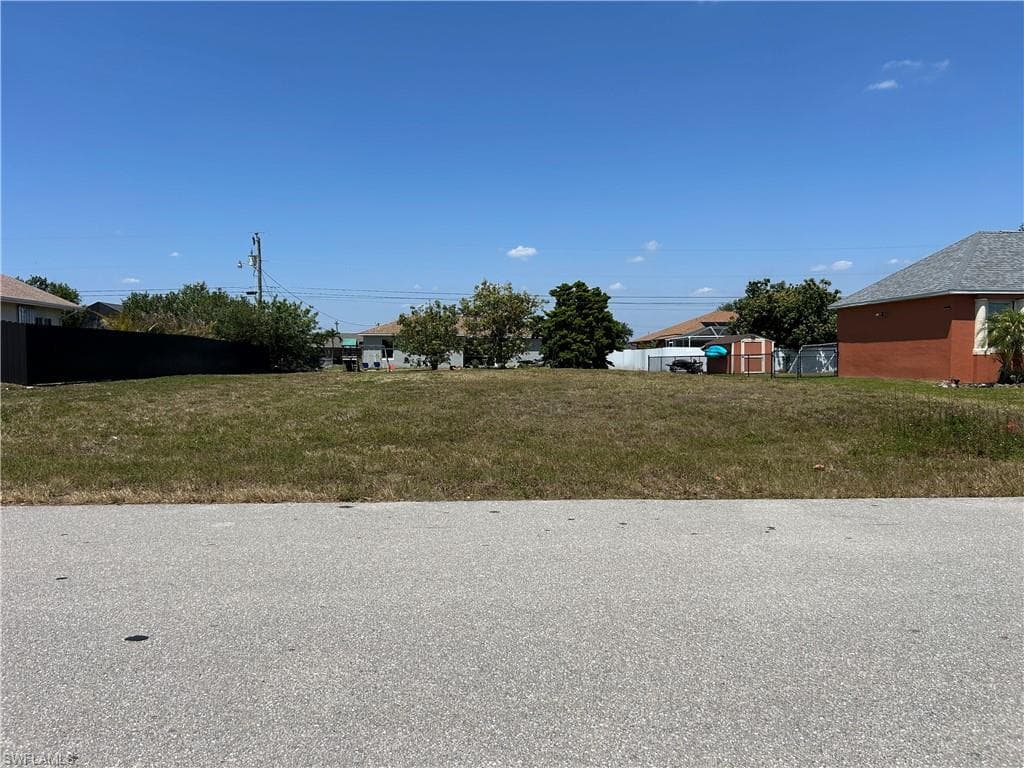 207 SW 12th ST CAPE CORAL, FL 33991