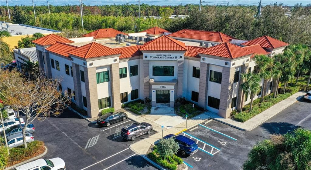1016 Collier Center WAY NAPLES, FL 34110