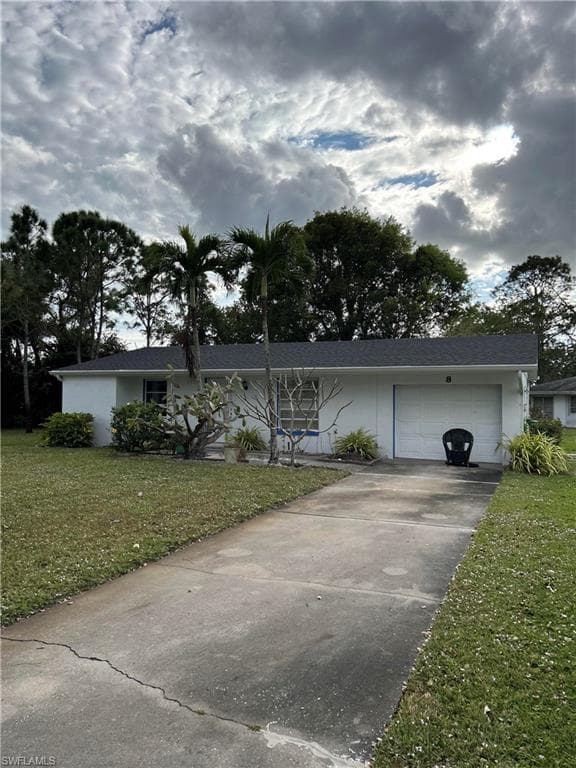 8 Maui CIR 8 NAPLES, FL 34112