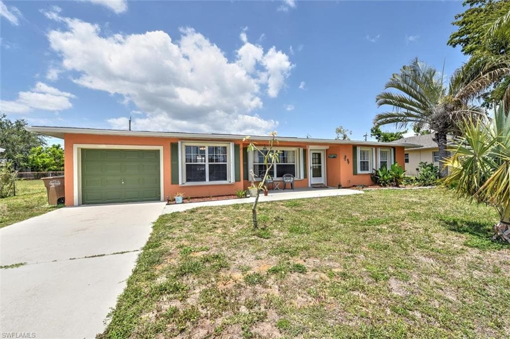 725 Sesame CT CAPE CORAL, FL 33904
