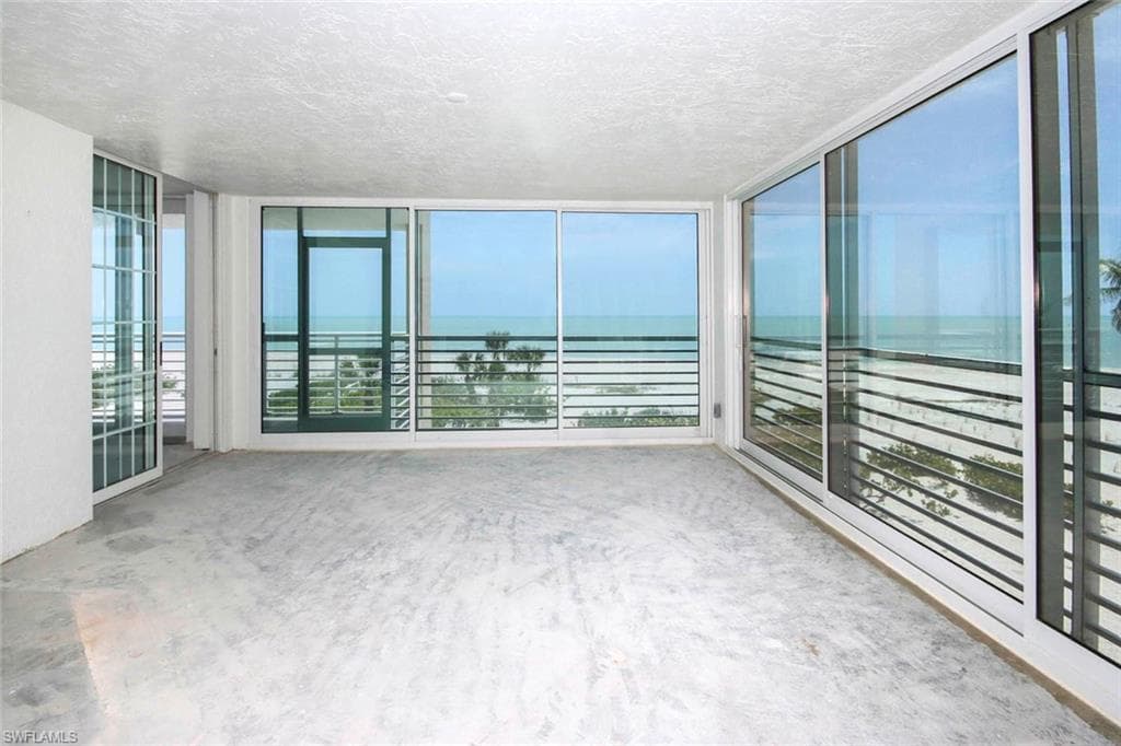 2959 W Gulf DR 204 SANIBEL, FL 33957