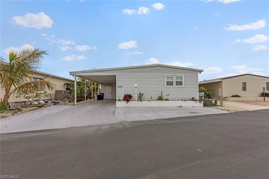 4685 Kahlua LN BONITA SPRINGS, FL 34134