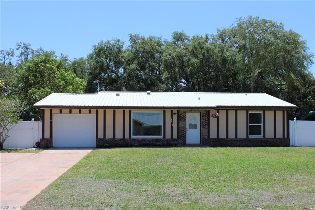 4049 Rainbow CIR LABELLE, FL 33935