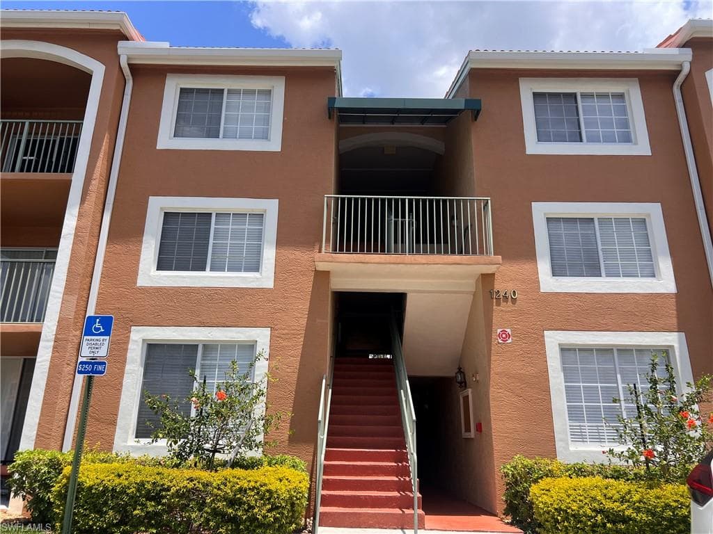 1240 Wildwood Lakes BLVD 203 NAPLES, FL 34104