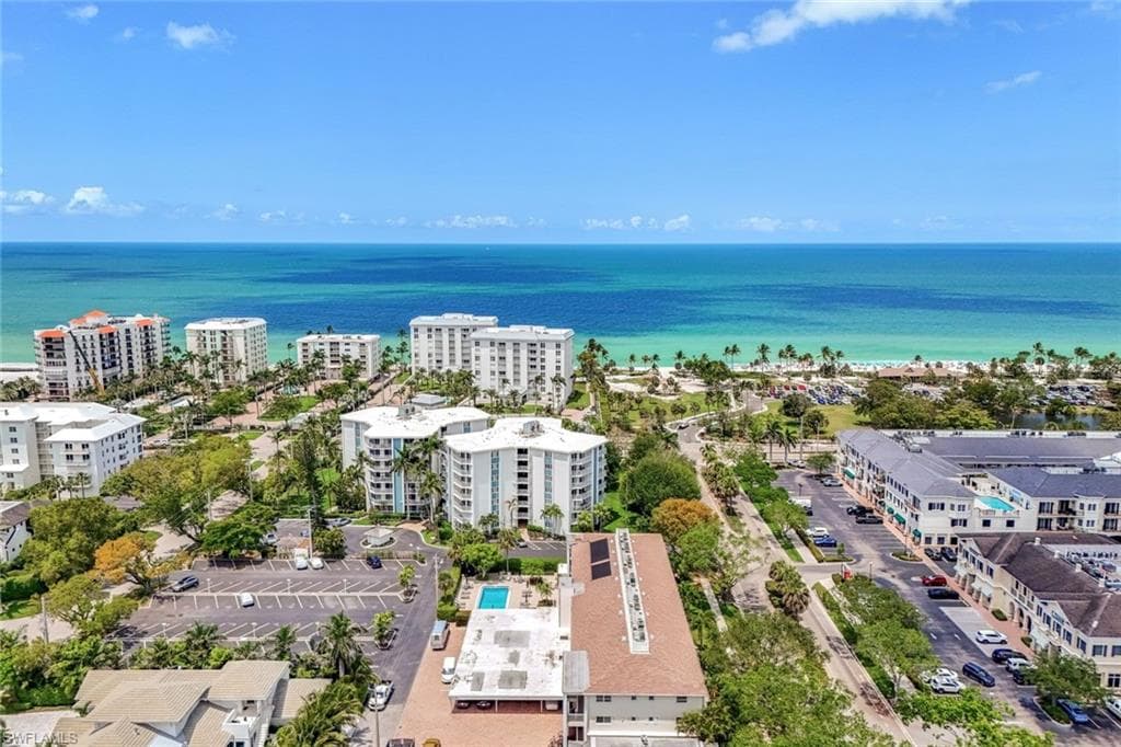 232 Banyan BLVD 232 NAPLES, FL 34102