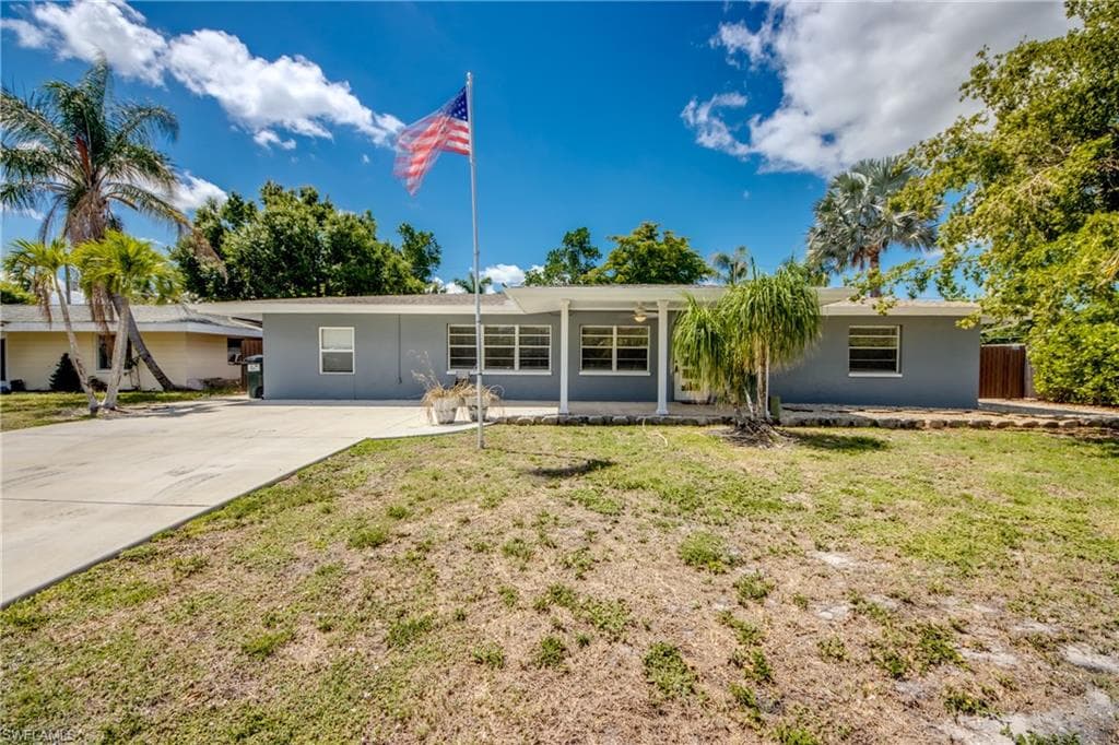 1426 Davis DR FORT MYERS, FL 33919