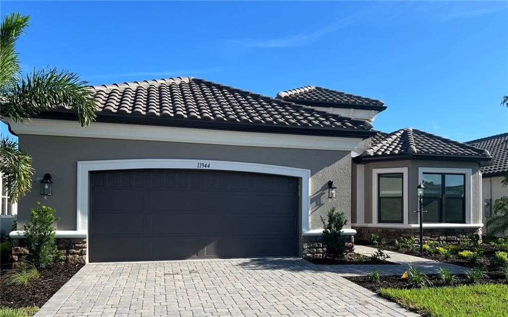 11944 Raggio DR FORT MYERS, FL 33913