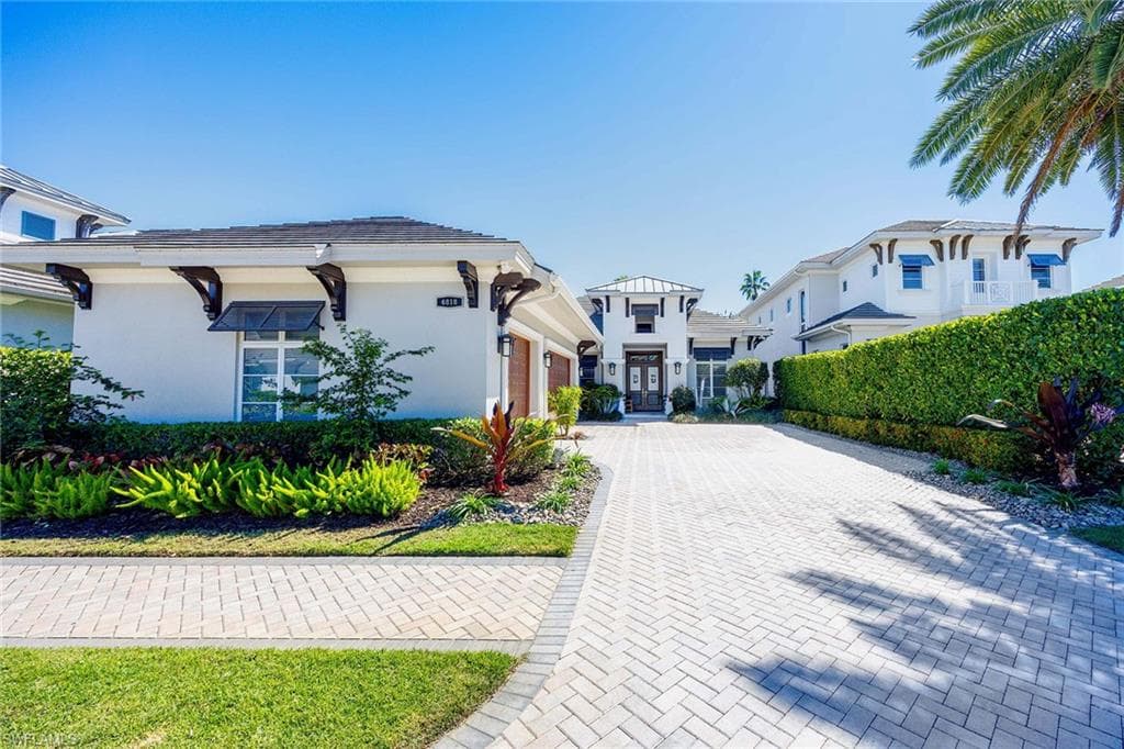 6818 Mangrove AVE NAPLES, FL 34109