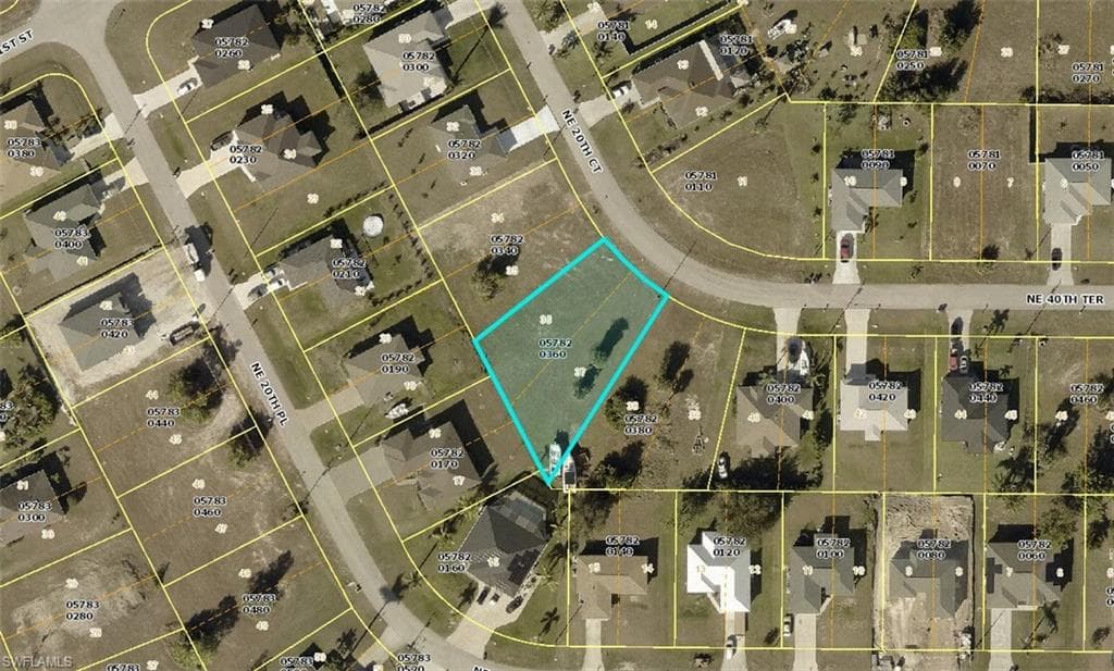 2102 NE 40th TER CAPE CORAL, FL 33909