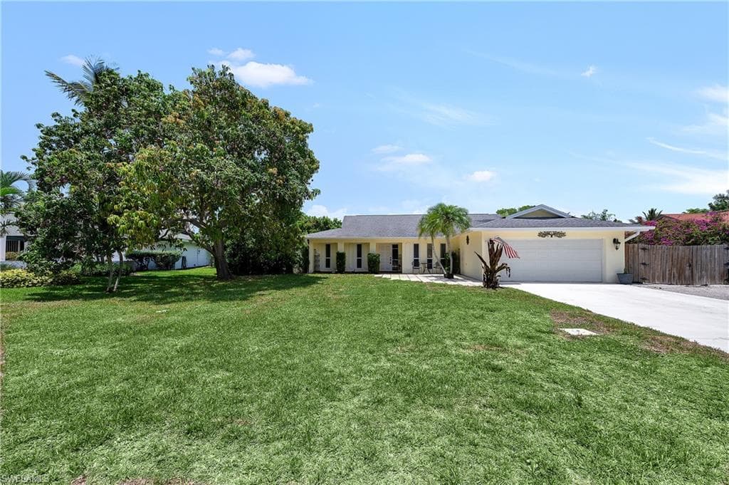 639 Pompano DR NAPLES, FL 34110