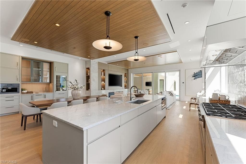 581 14th AVE S NAPLES, FL 34102