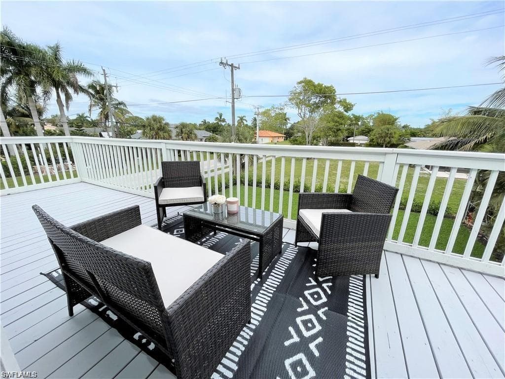 803 104th AVE N NAPLES, FL 34108
