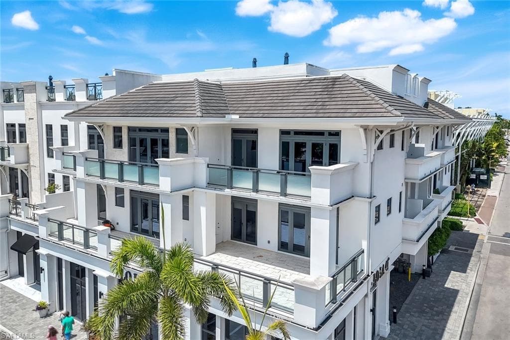 875 6th AVE S 303 NAPLES, FL 34102