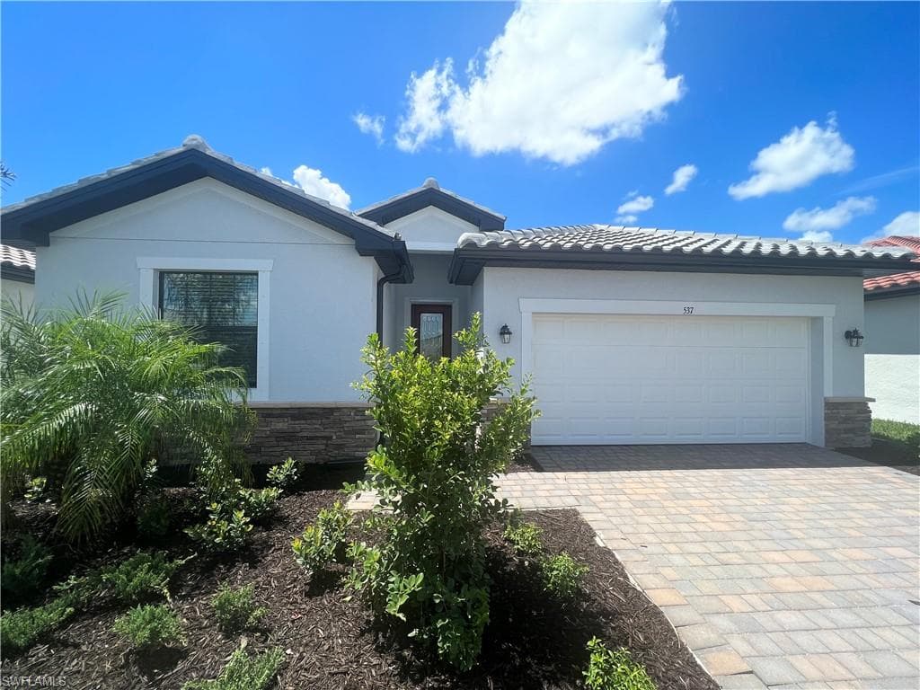 11537 Shady Palm WAY FORT MYERS, FL 33913
