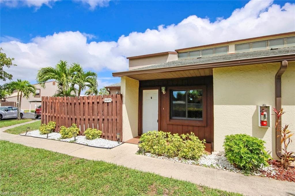 8849 Somerset BLVD FORT MYERS, FL 33919