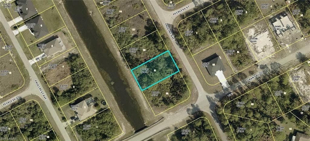 394 Pauline AVE LEHIGH ACRES, FL 33974
