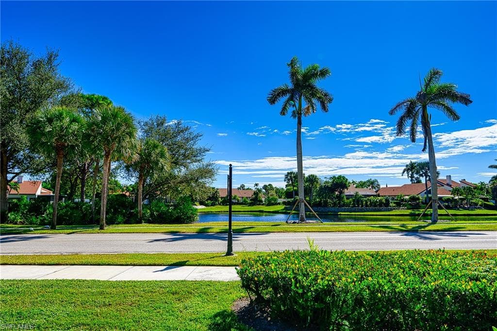 5809 Glencove DR 902 NAPLES, FL 34108
