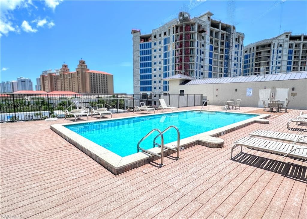 260 Southbay DR 204 NAPLES, FL 34108
