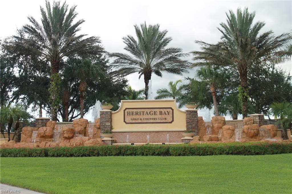 10572 Smokehouse Bay DR 101 NAPLES, FL 34120