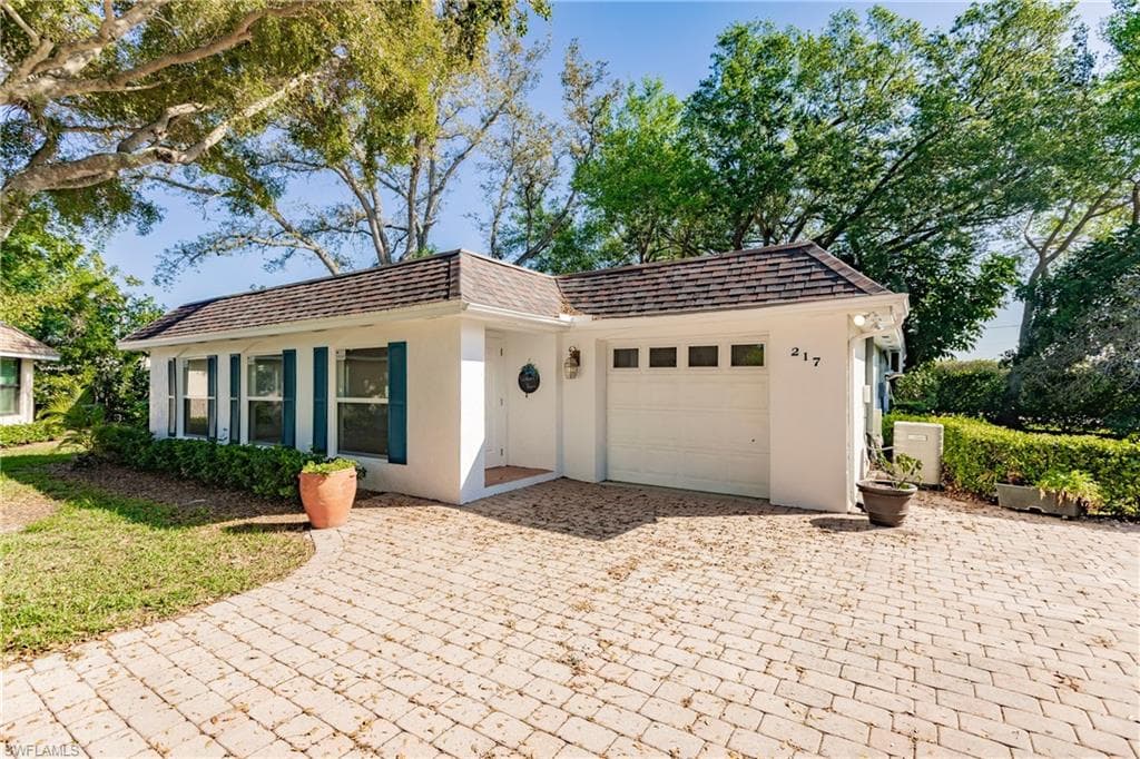 217 Yorkshire CT 2 NAPLES, FL 34112