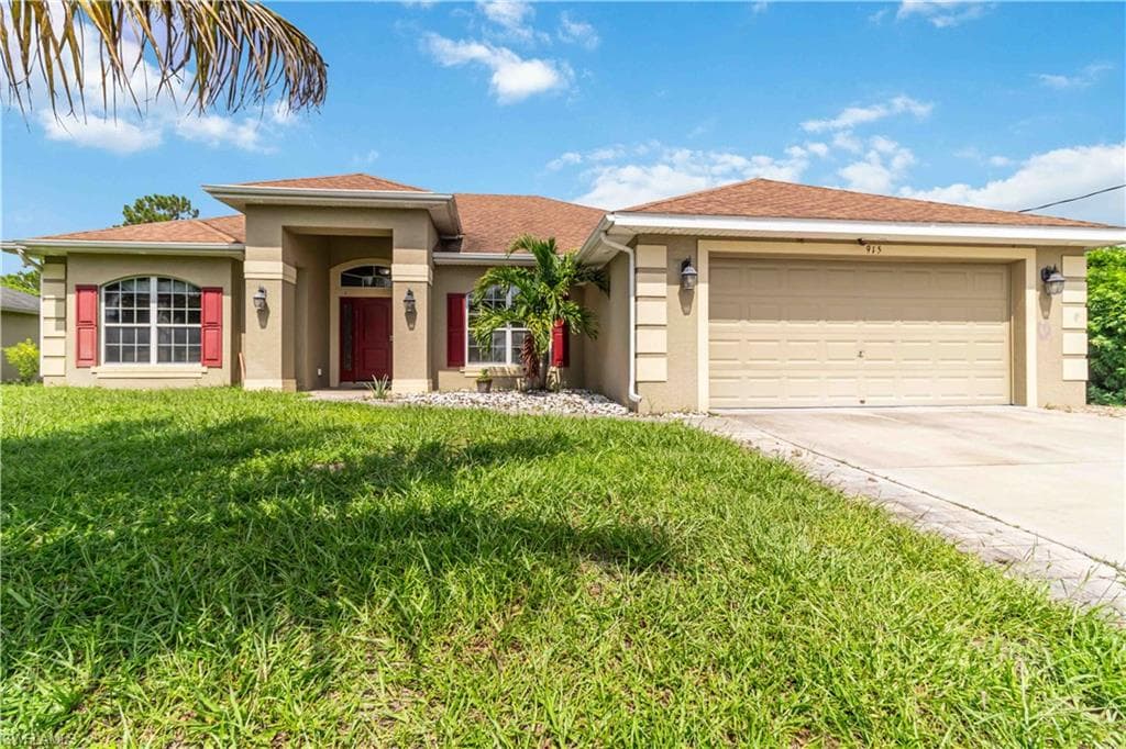 915 Alvin AVE LEHIGH ACRES, FL 33971