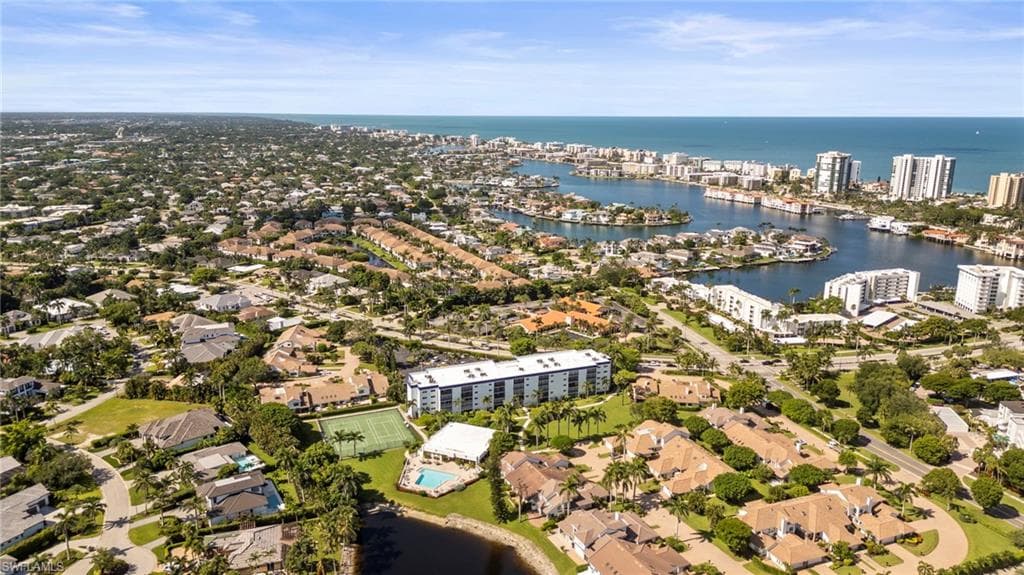 555 Park Shore DR B212 NAPLES, FL 34103
