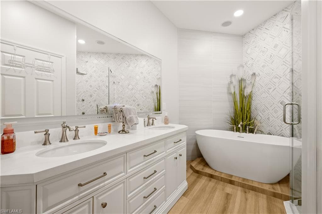 2180 Arielle DR 810 NAPLES, FL 34109