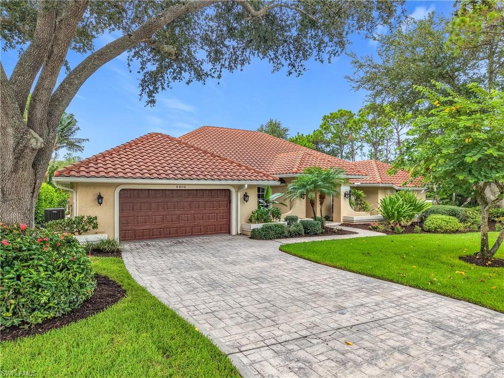 6806 Wellington DR NAPLES, FL 34109
