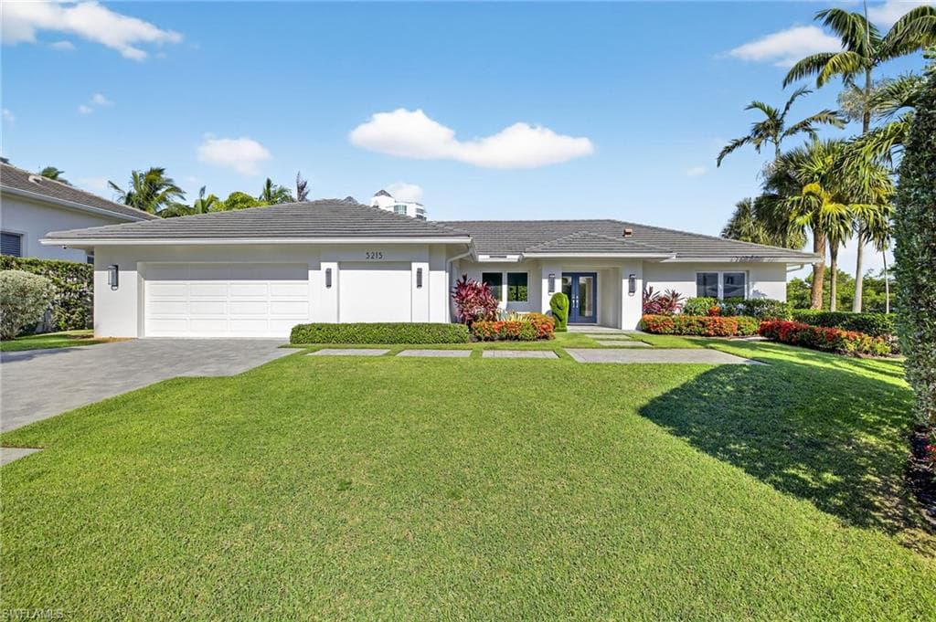 5215 SEASHELL AVE NAPLES, FL 34103