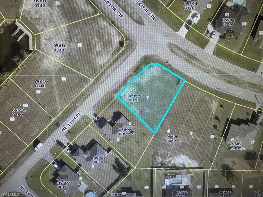 1318 S Gator CIR CAPE CORAL, FL 33909