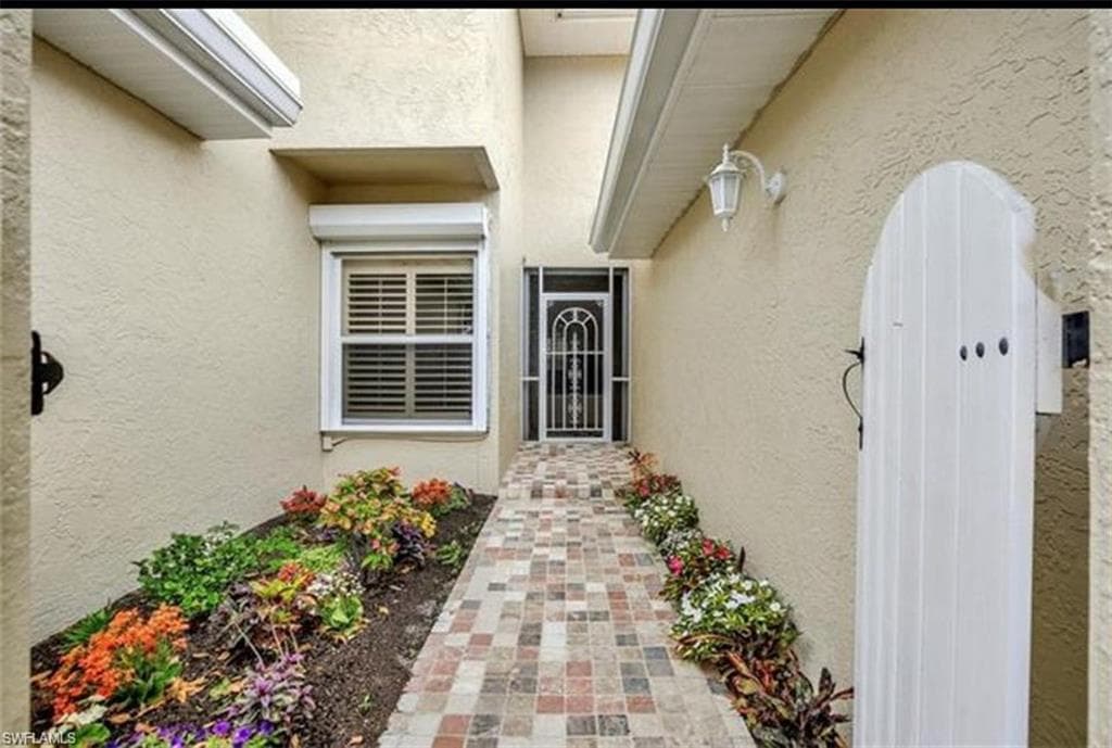298 EMERALD BAY CIR K6 NAPLES, FL 34108