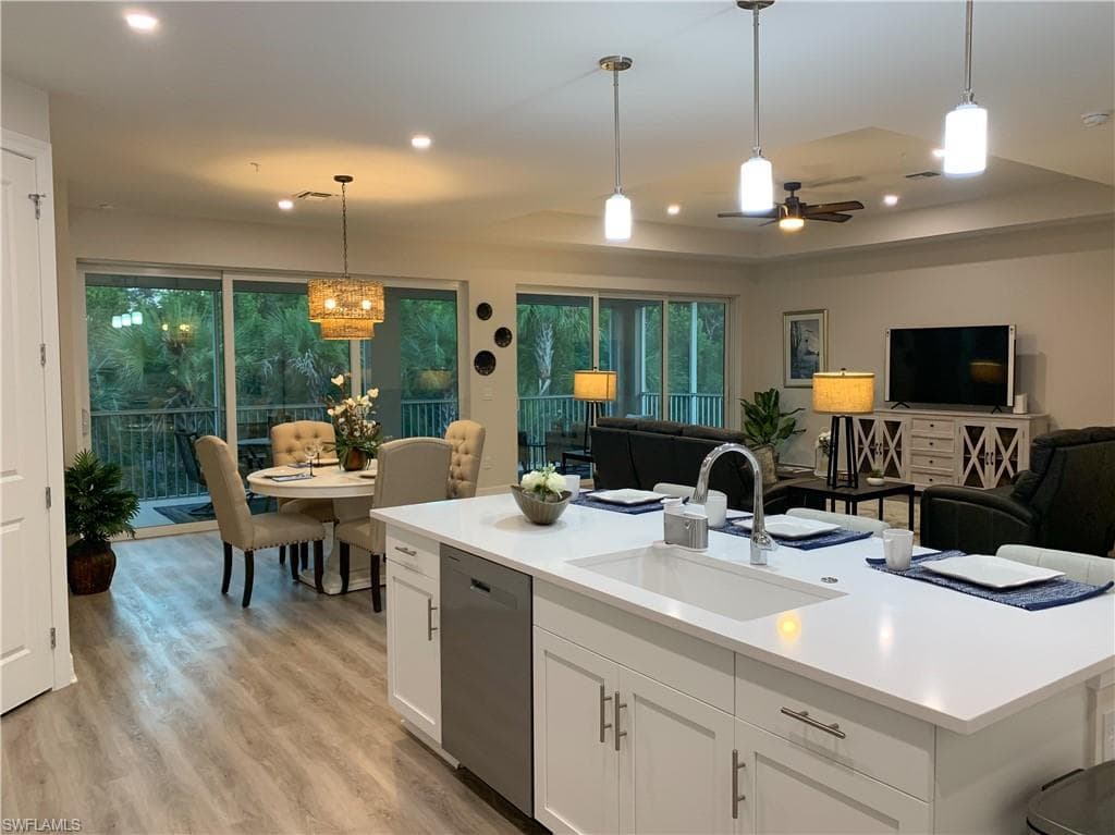 208 Indies Dr E 202 NAPLES, FL 34114