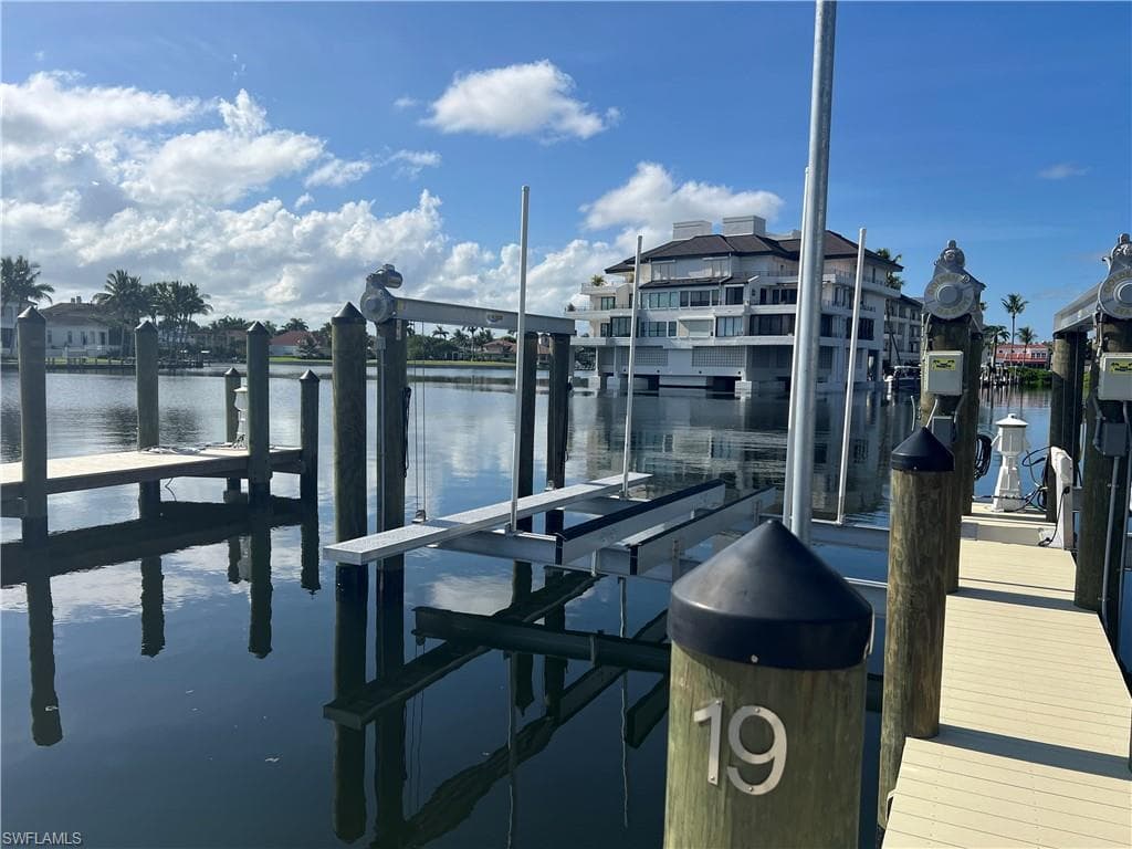 4450 Gulf Shore BLVD N NAPLES, FL 34103