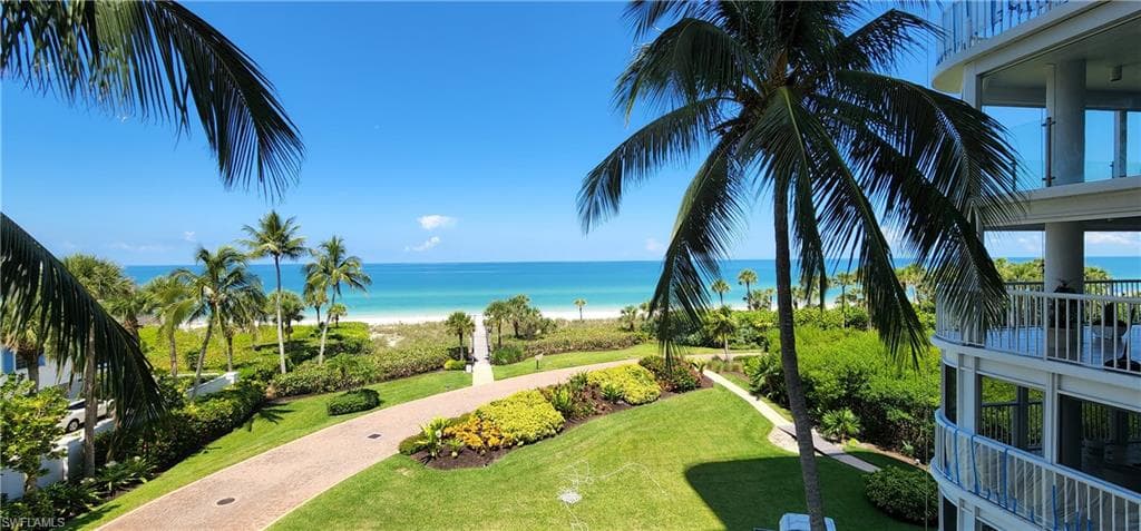 20 Seagate DR 301 NAPLES, FL 34103