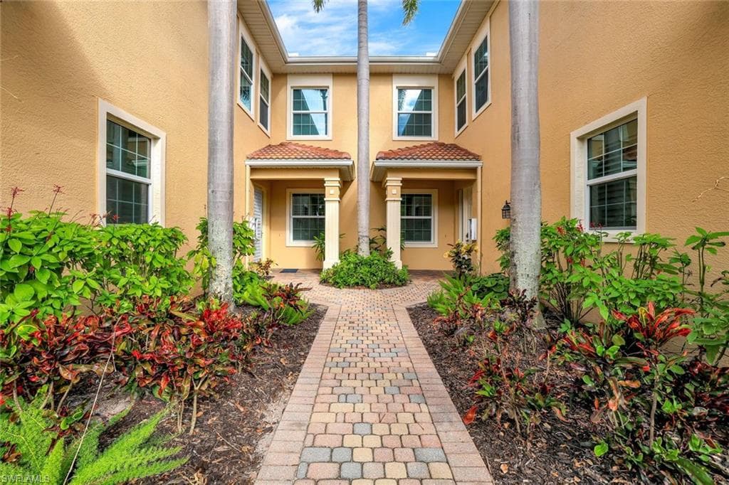 6029 Trophy DR 301 NAPLES, FL 34110