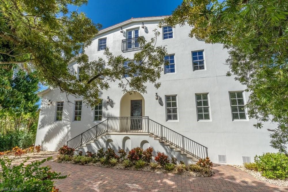 1160 8th ST S NAPLES, FL 34102