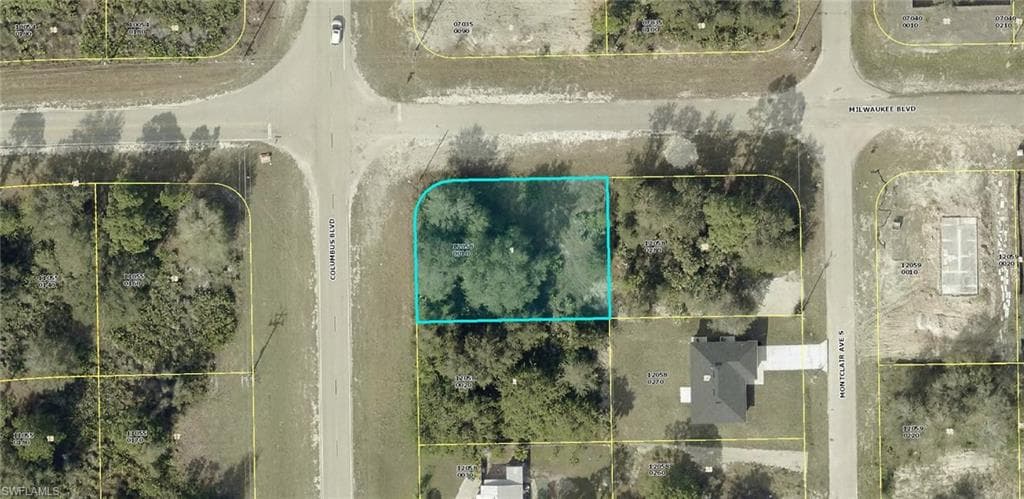 601 Columbus BLVD S LEHIGH ACRES, FL 33974