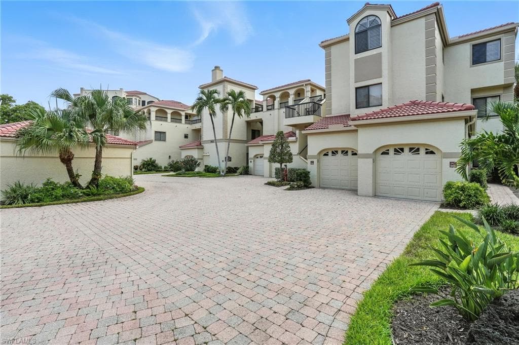 7032 Pelican Bay BLVD E304 NAPLES, FL 34108