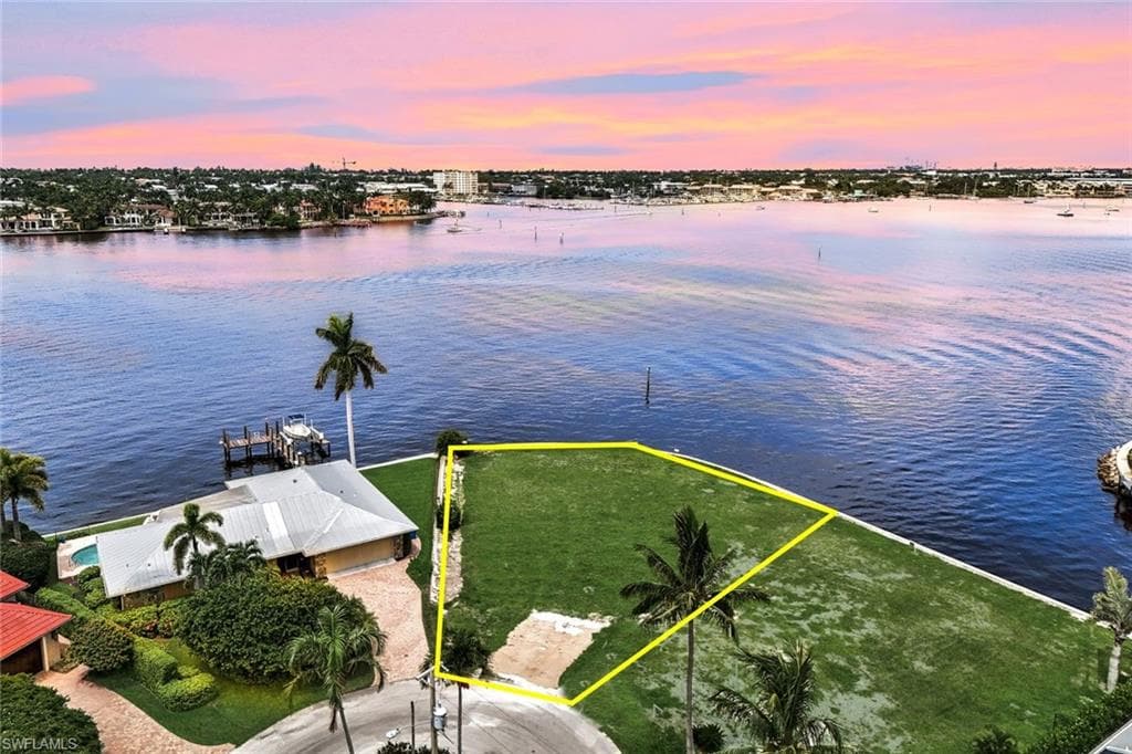 1303 Marlin DR NAPLES, FL 34102