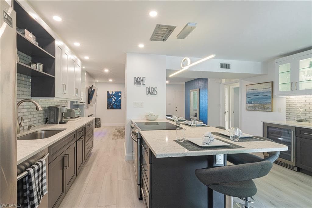 788 Park Shore DR F37 NAPLES, FL 34103
