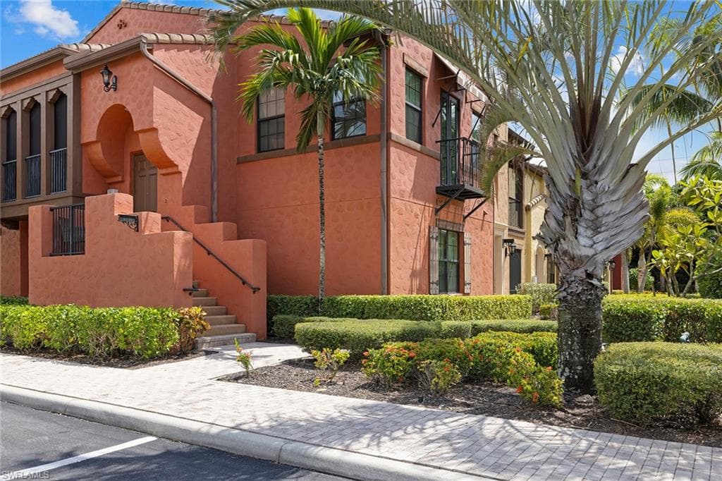 9066 Albion LN N 51-1 NAPLES, FL 34113
