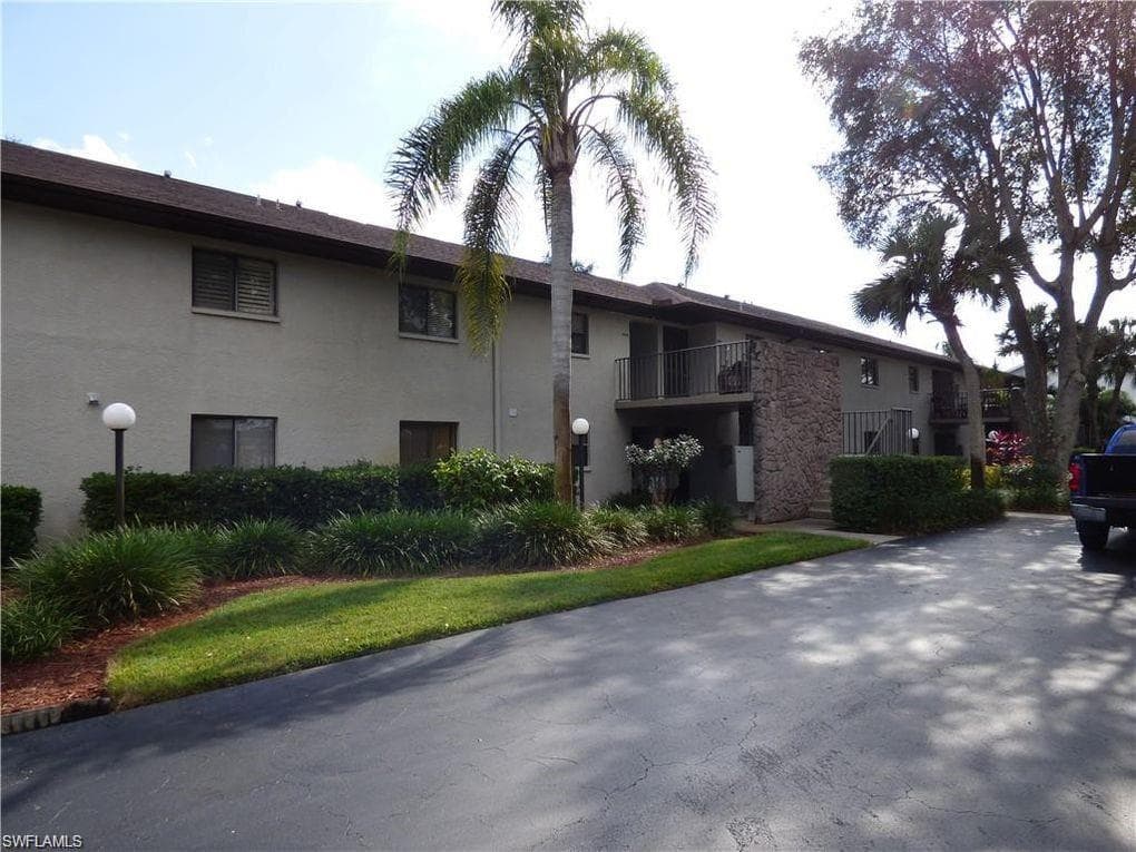 10 Beth Stacey BLVD 206 LEHIGH ACRES, FL 33936