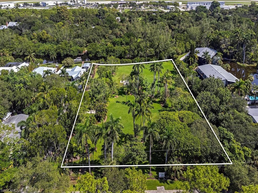2505 ESTEY AVE NAPLES, FL 34104