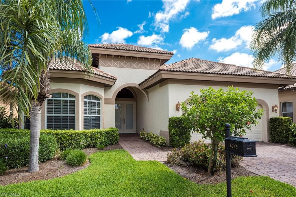 6065 Divot CT NAPLES, FL 34113