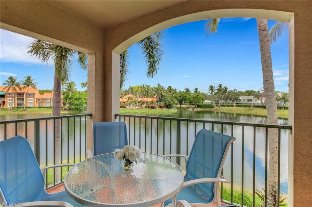 1195 Wildwood Lakes BLVD 202 NAPLES, FL 34104