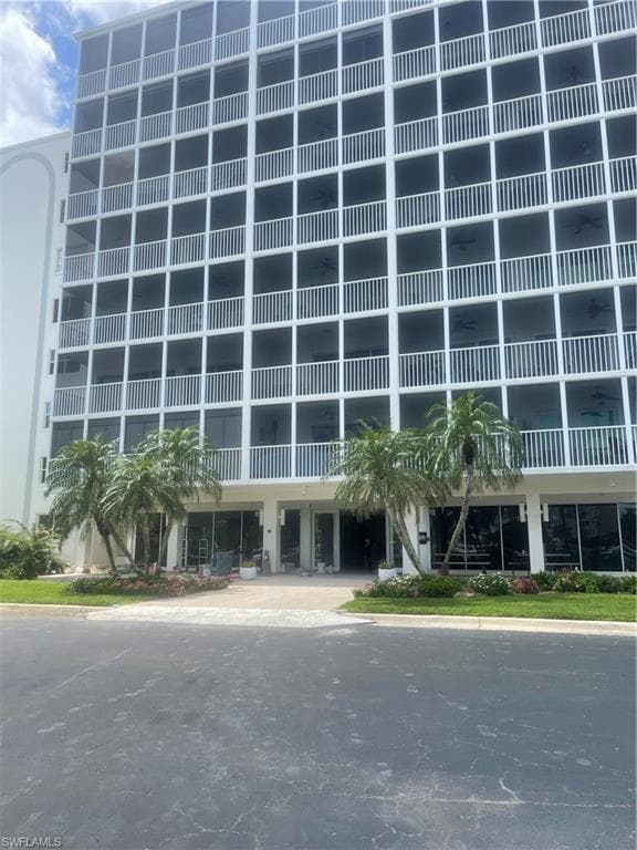 1 Bluebill AVE 202 NAPLES, FL 34108